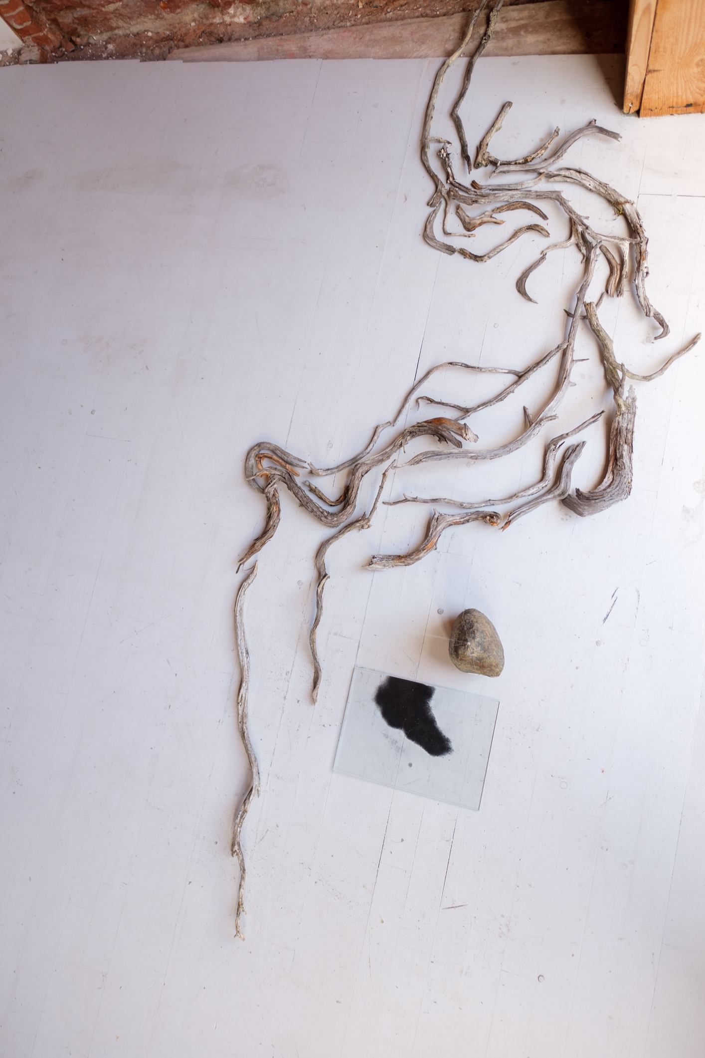 the-riverconflux-updried-river-hanging-stone-2022-kopia